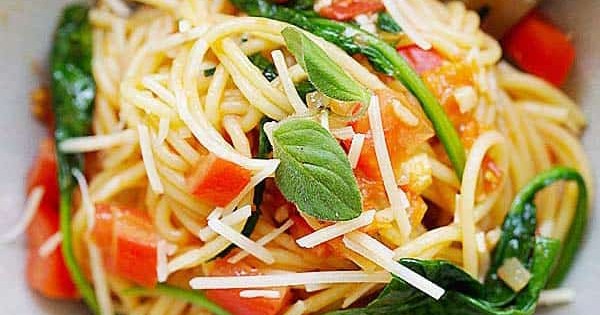 One-Pot Pasta with Spinach and Tomatoes