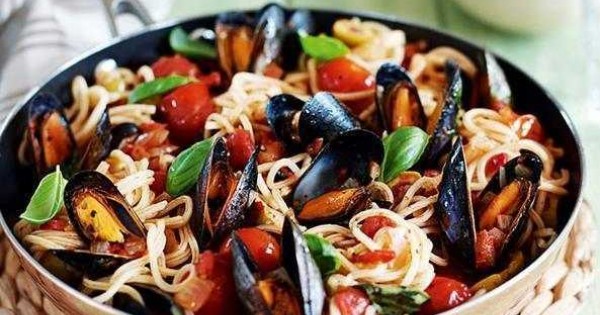 Chilli mussels with spaghetti