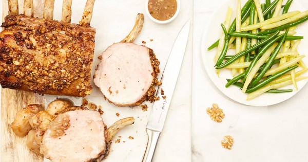 Rack of pork with apples and nuts